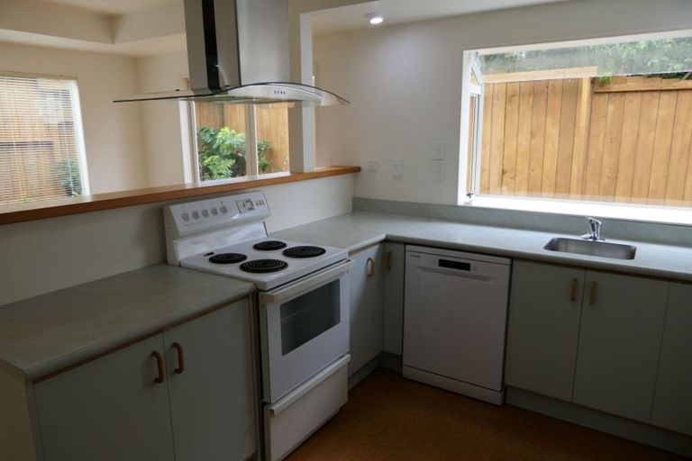 Photo of property in 2/34 Howard Road, Northcote, Auckland, 0627