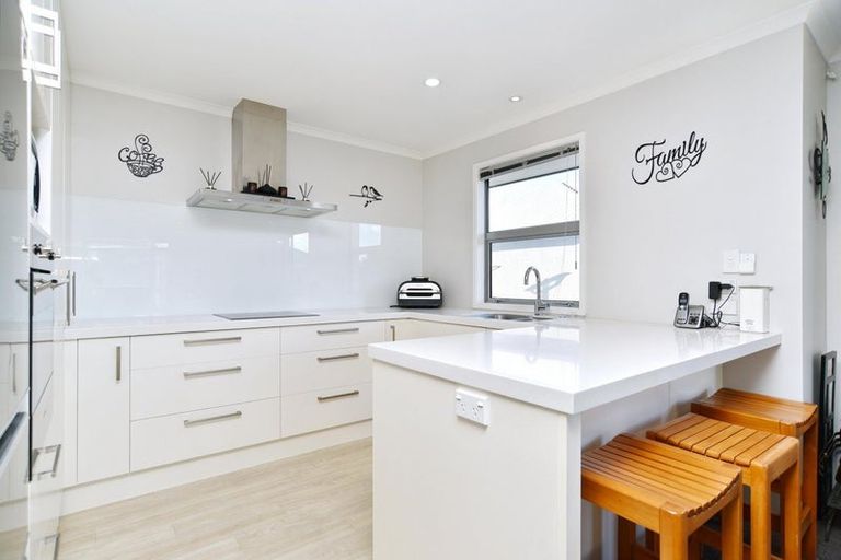 Photo of property in 1/28 Kirsten Place, Parklands, Christchurch, 8083