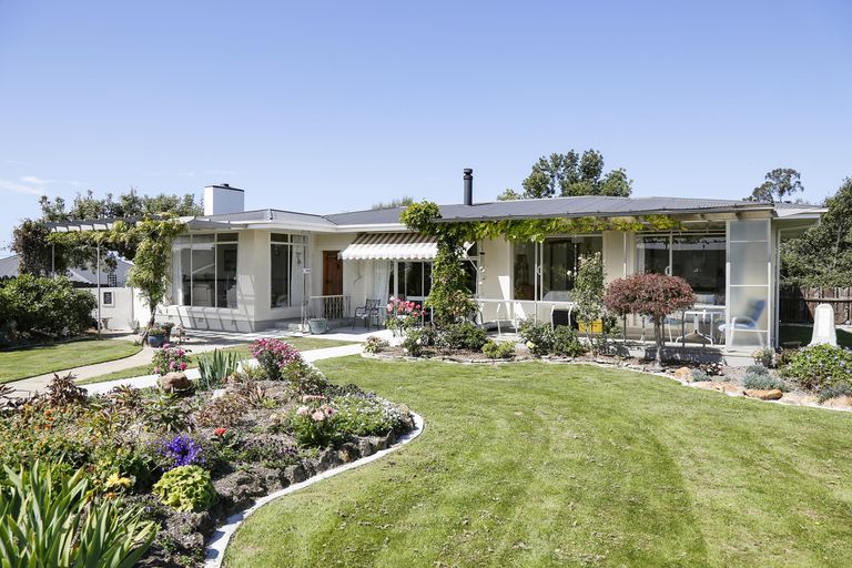 Photo of property in 1 Weston Road, Holmes Hill, Oamaru, 9401