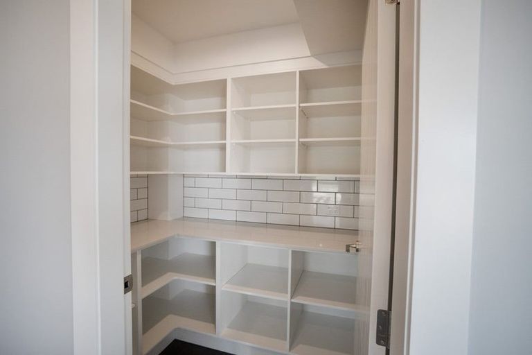 Photo of property in 44 Atlantic Drive, Fitzherbert, Palmerston North, 4410