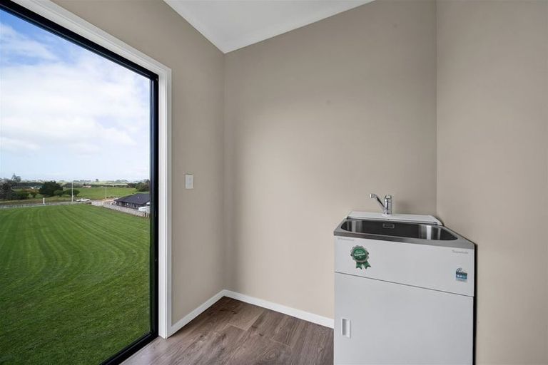 Photo of property in 5 Hinz Lane, Bell Block, New Plymouth, 4312