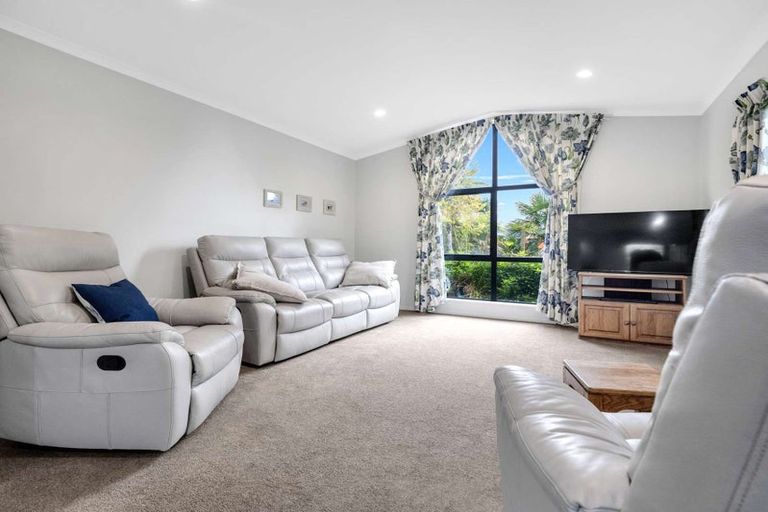 Photo of property in 2 Saxon Woods Drive, Rototuna North, Hamilton, 3210