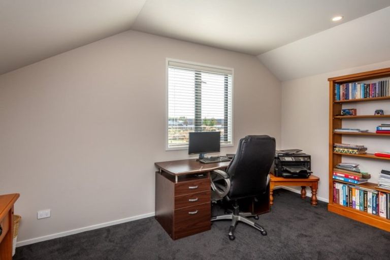 Photo of property in 41 Waterstock Way, Parklands, Christchurch, 8083