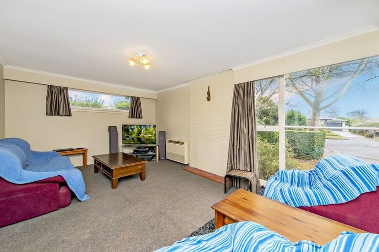 Photo of property in 23 Egmont Place, Bishopdale, Christchurch, 8051
