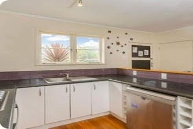 Photo of property in 47 Salisbury Road, Birkdale, Auckland, 0626