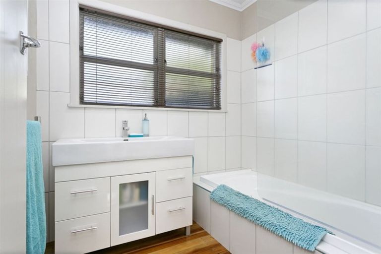 Photo of property in 322 Shakespeare Street, Leamington, Cambridge, 3432