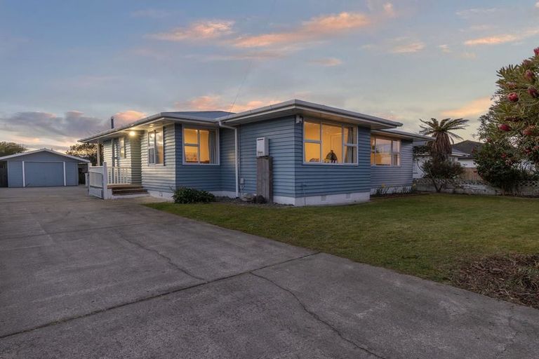 Photo of property in 13 Bowen Street, Levin, 5510