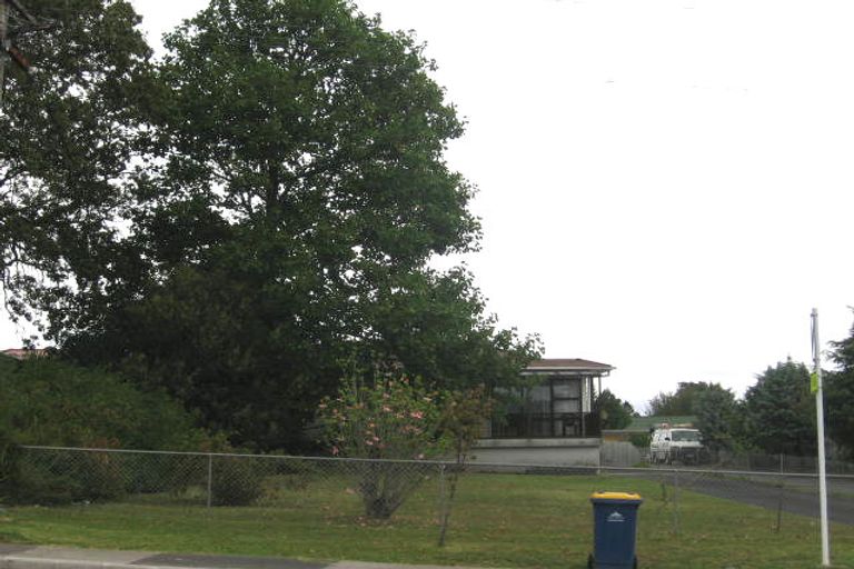 Photo of property in 2/256b Birkdale Road, Birkdale, Auckland, 0626