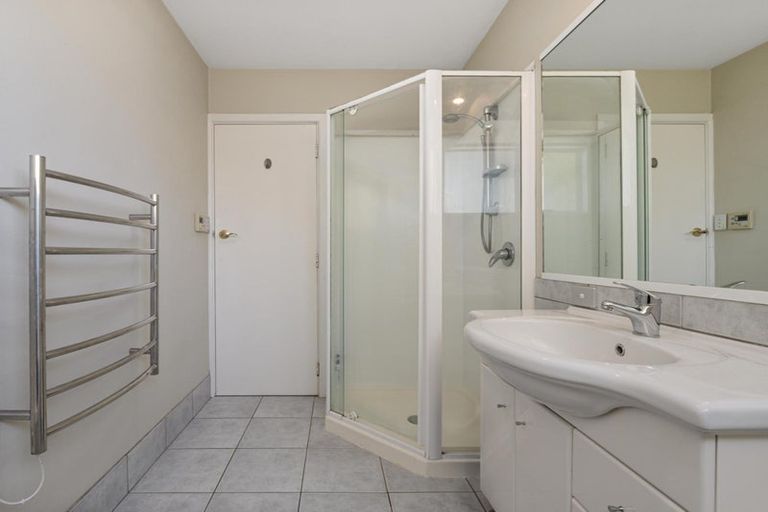 Photo of property in 12 Saunders Place, Redwood, Christchurch, 8051