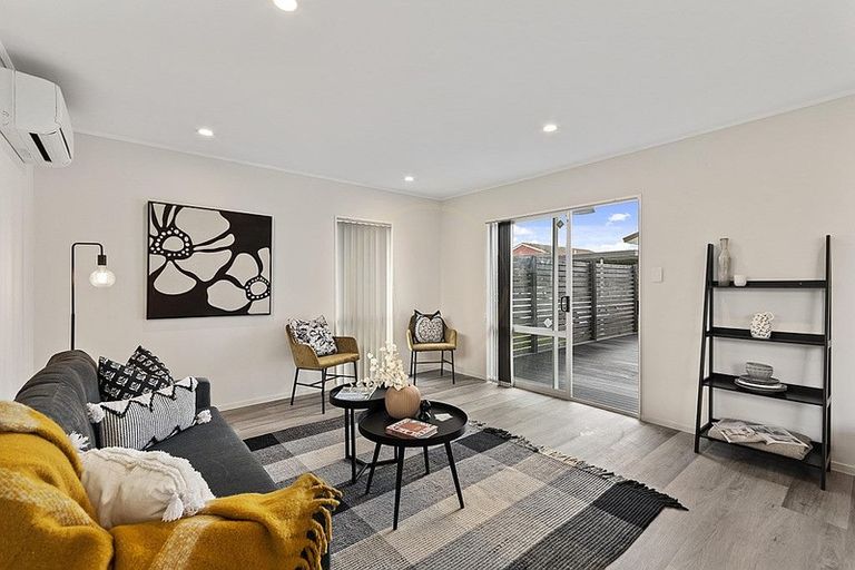 Photo of property in 2/3 Sparrow Place, Weymouth, Auckland, 2103