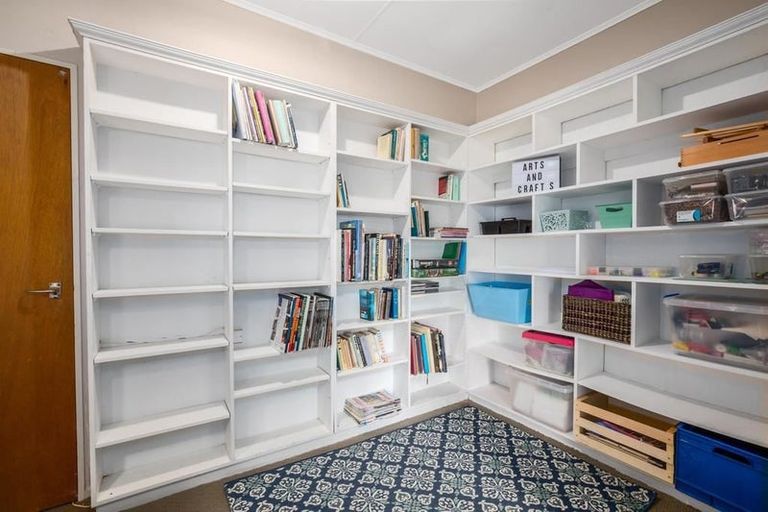 Photo of property in 3 Mckelvey Place, Tawa, Wellington, 5028