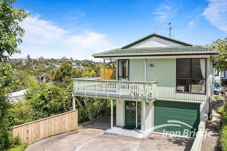 Photo of property in 2/15 Ridgewood Crescent, Birkenhead, Auckland, 0626