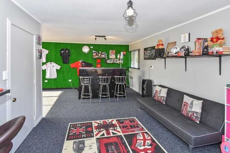 Photo of property in 21 Taihiki Road, Clarks Beach, 2122