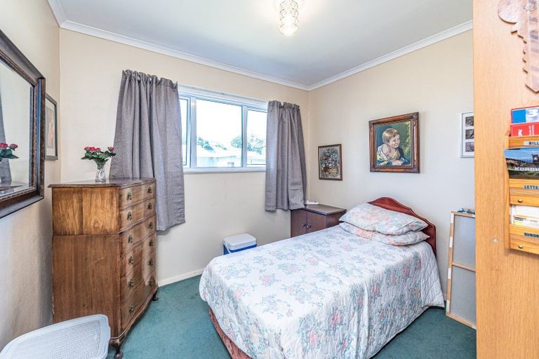 Photo of property in 6 Kamahi Street, Castlecliff, Whanganui, 4501