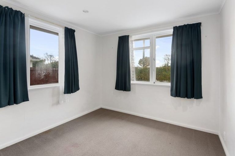 Photo of property in 18 Lambeth Crescent, Northcote, Christchurch, 8052