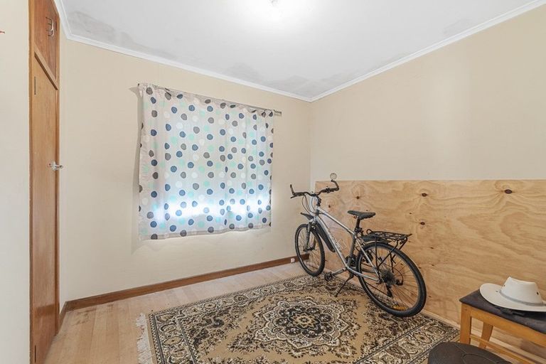 Photo of property in 10 Staines Avenue, Mangere East, Auckland, 2024