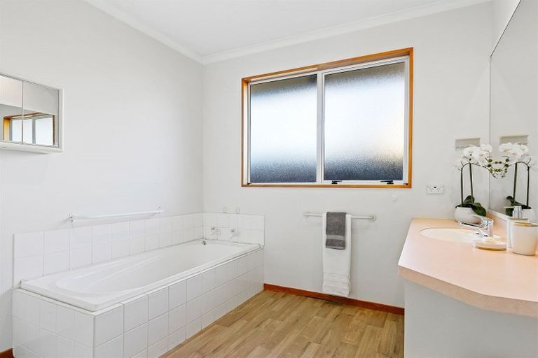 Photo of property in 10 Beauford Place, Parklands, Christchurch, 8083