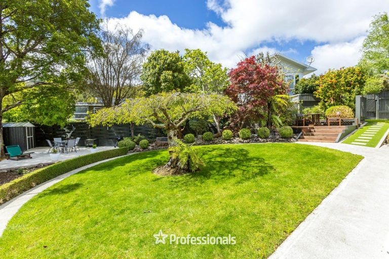 Photo of property in 6 Fendalton Crescent, Pinehaven, Upper Hutt, 5019