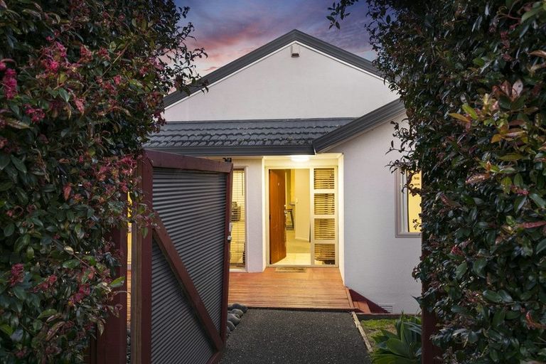 Photo of property in 14 Berkshire Terrace, Massey, Auckland, 0614