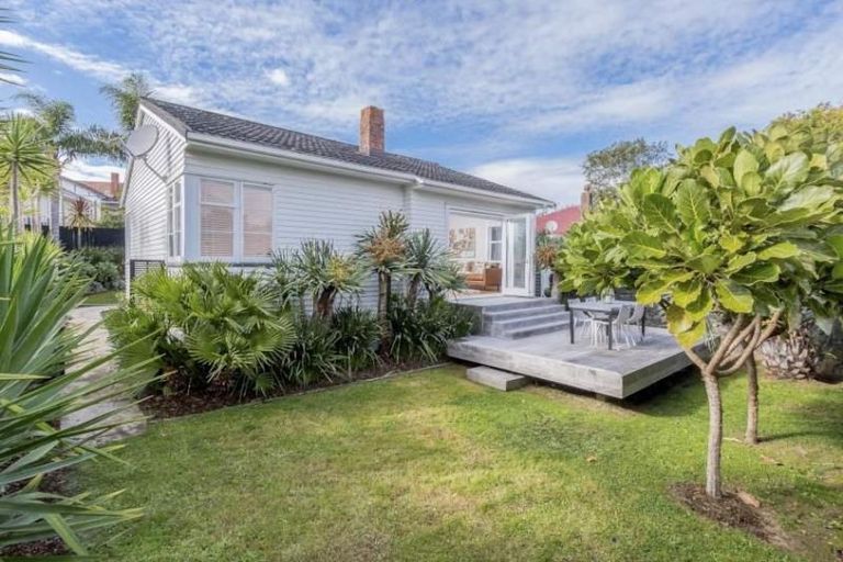 Photo of property in 20 Tirotai Crescent, Westmere, Auckland, 1022