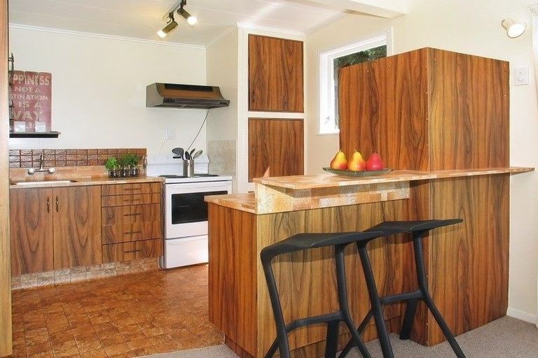 Photo of property in 54 Mana View Road, Paremata, Porirua, 5026