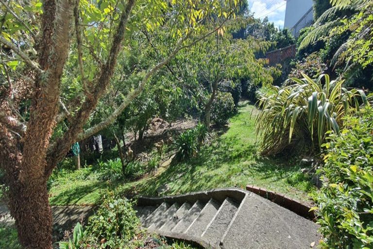 Photo of property in 18 Tawa Terrace, Tawa, Wellington, 5028