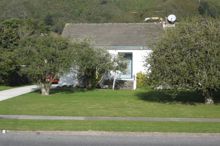 Photo of property in 166 Waddington Drive, Naenae, Lower Hutt, 5011