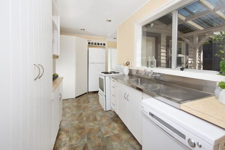 Photo of property in 1/8 Orchard Road, Waiake, Auckland, 0630