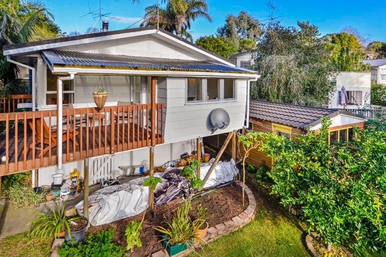 Photo of property in 28 Infidel Place, Torbay, Auckland, 0630