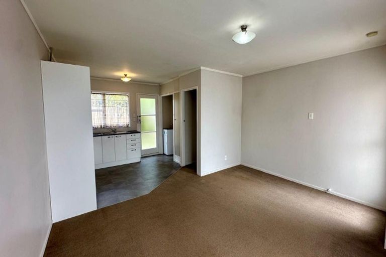 Photo of property in 37 Spence Road, Henderson, Auckland, 0612