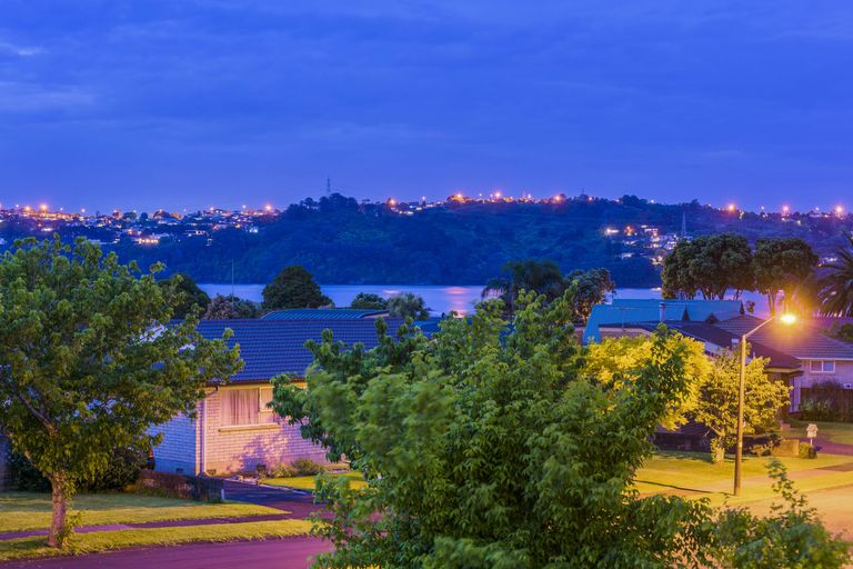 Photo of property in 14 Claresholm Place, Mangere Bridge, Auckland, 2022