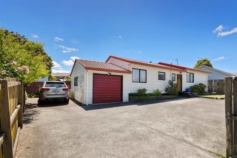 Photo of property in 2/11 Parramatta Place, Botany Downs, Auckland, 2010