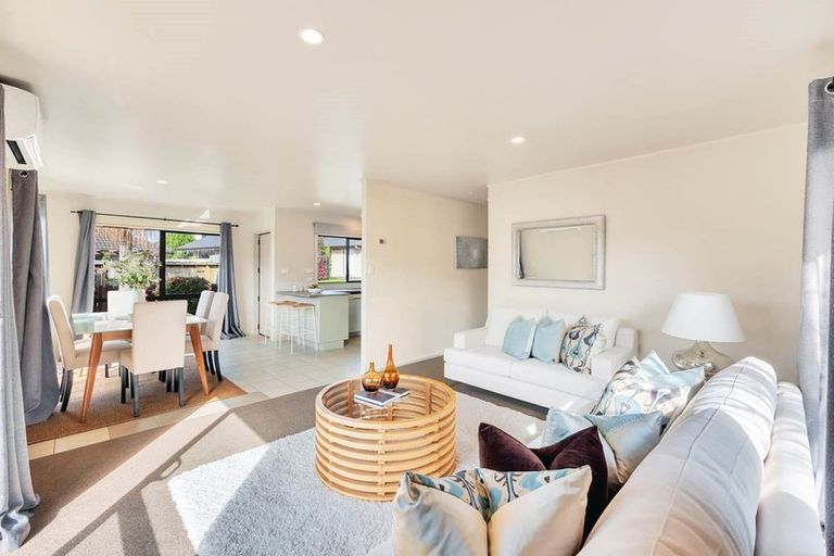 Photo of property in 30 Zefiro Drive, Massey, Auckland, 0614