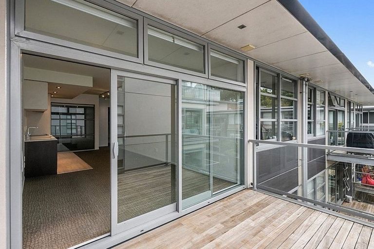 Photo of property in Revolucion Apartments, 203e/28 Torrens Terrace, Mount Cook, Wellington, 6011