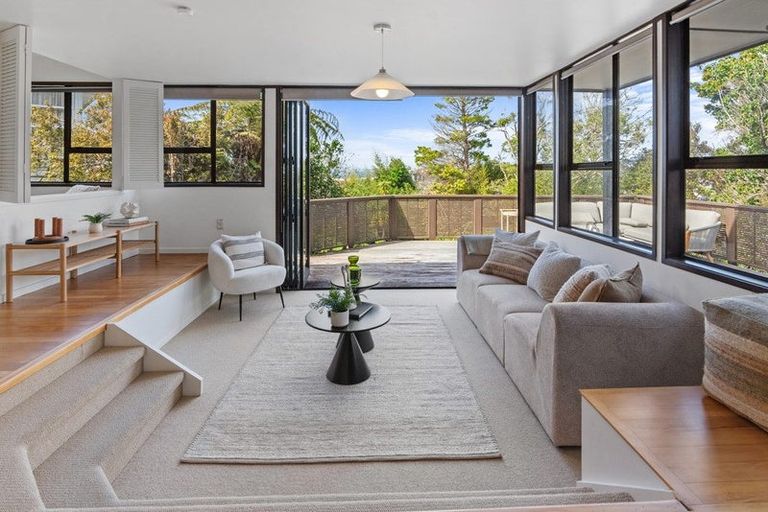 Photo of property in 33 Woodlands Crescent, Browns Bay, Auckland, 0630