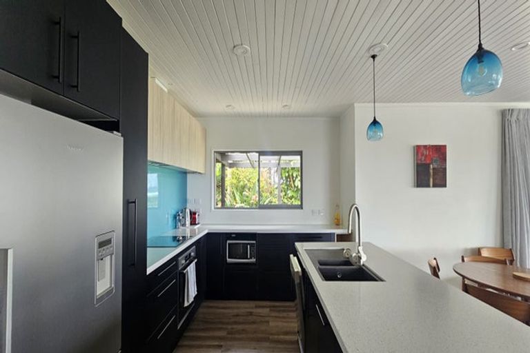 Photo of property in 215 Cove Road, Waipu, 0582