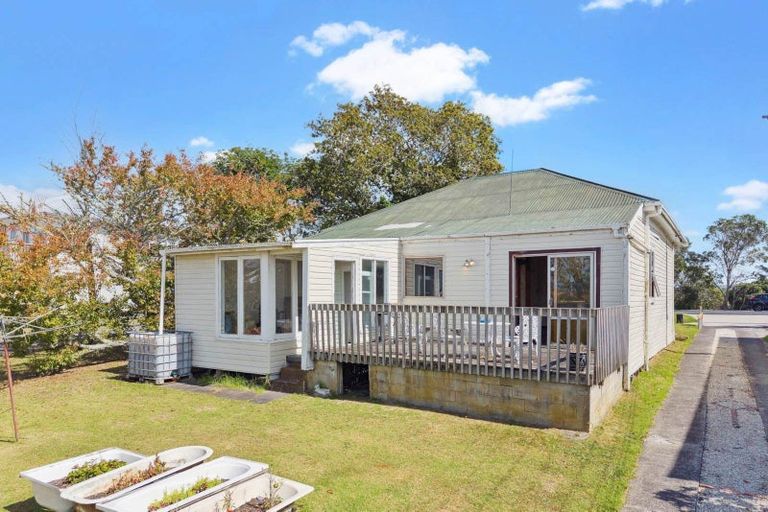 Photo of property in 137 Birkenhead Avenue, Birkenhead, Auckland, 0626