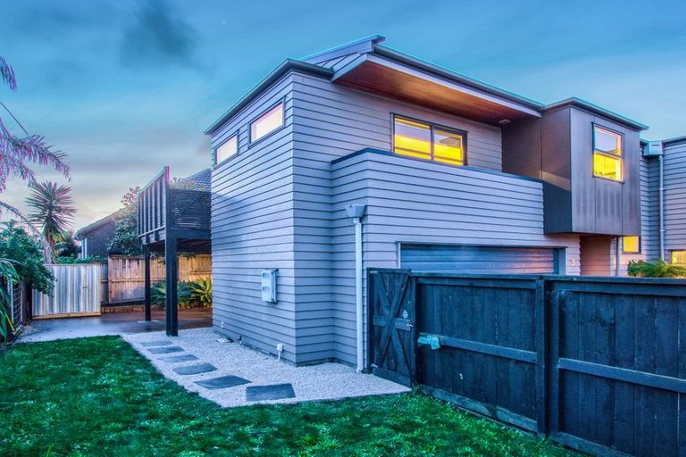 Photo of property in 12e Bluefin Way, West Harbour, Auckland, 0618