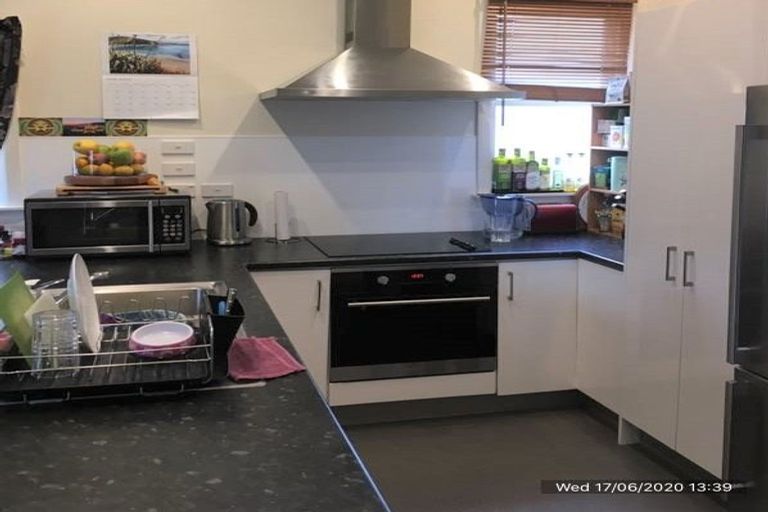 Photo of property in 1/126 The Parade, Island Bay, Wellington, 6023