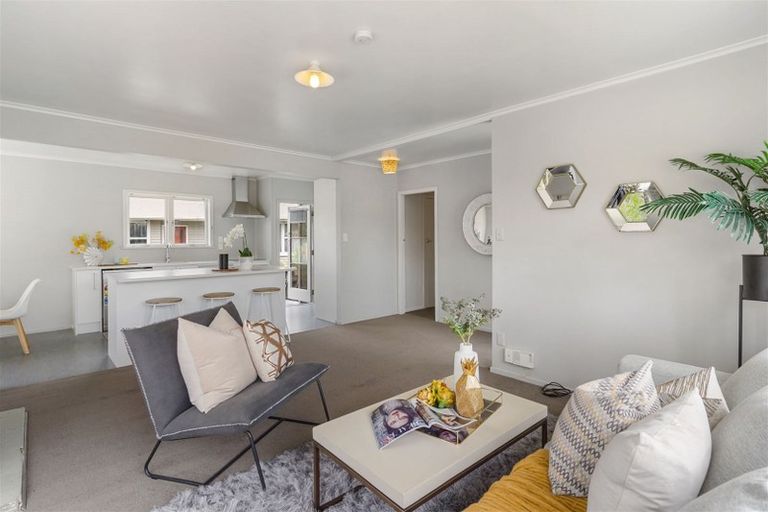 Photo of property in 1/2 Sunhaven Avenue, Glenfield, Auckland, 0629