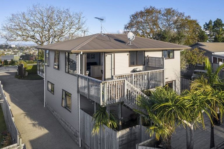 Photo of property in 264 Sunset Road, Windsor Park, Auckland, 0632