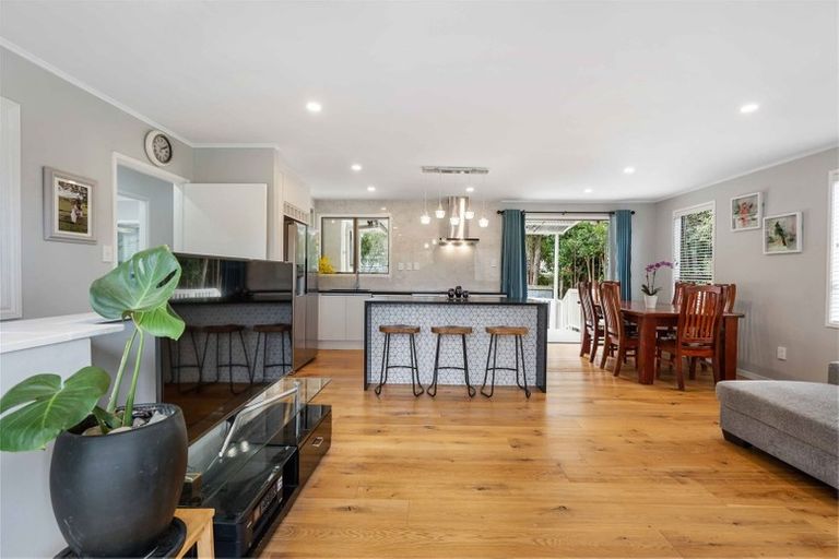 Photo of property in 108 Weatherly Road, Torbay, Auckland, 0630