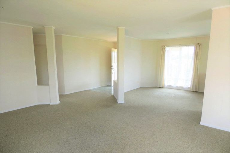 Photo of property in 72 Kingdale Road, Henderson, Auckland, 0610