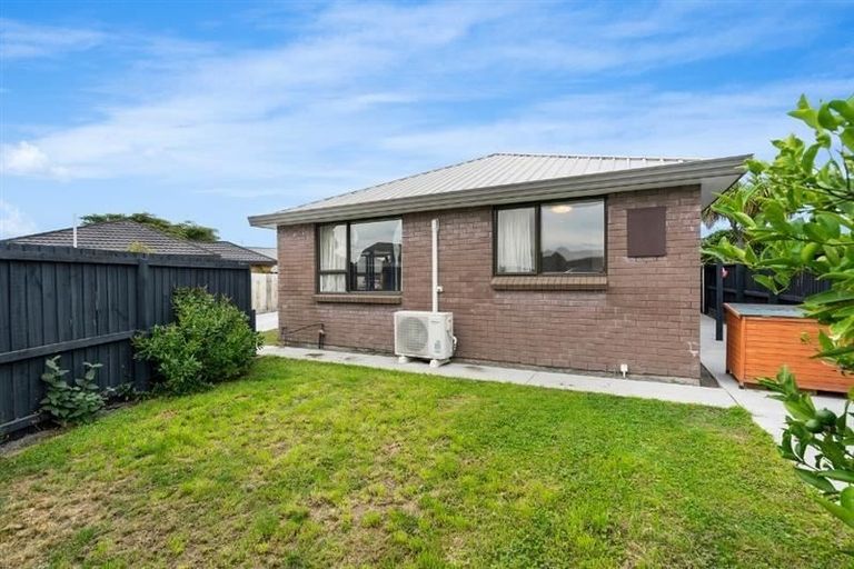 Photo of property in 1/27 Aberfoyle Place, Parklands, Christchurch, 8083