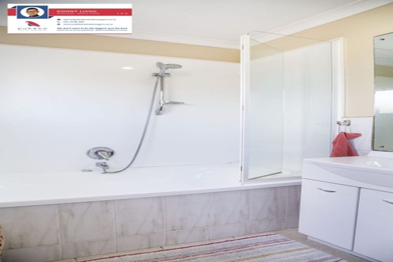 Photo of property in 20 Sunvista Avenue, Oteha, Auckland, 0632