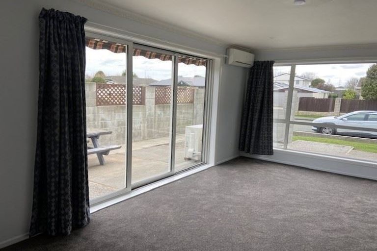 Photo of property in 1/76 Denise Crescent, Hornby, Christchurch, 8042
