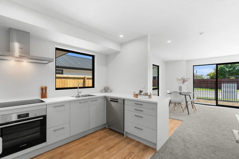 Photo of property in 2/4 Ramore Place, Redwood, Christchurch, 8051