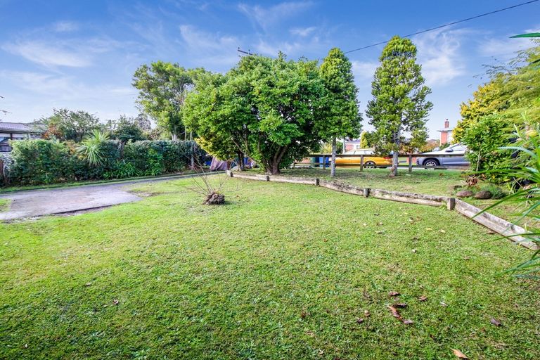 Photo of property in 22 Kingdale Road, Henderson, Auckland, 0610