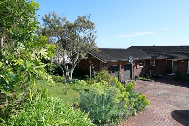 Photo of property in 8 Tui Crescent, Waikanae, 5036