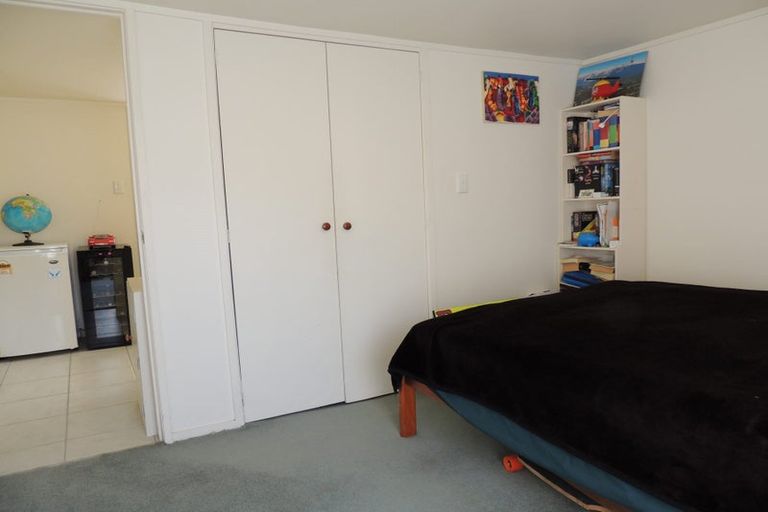 Photo of property in 18 Lavelle Road, Henderson, Auckland, 0612